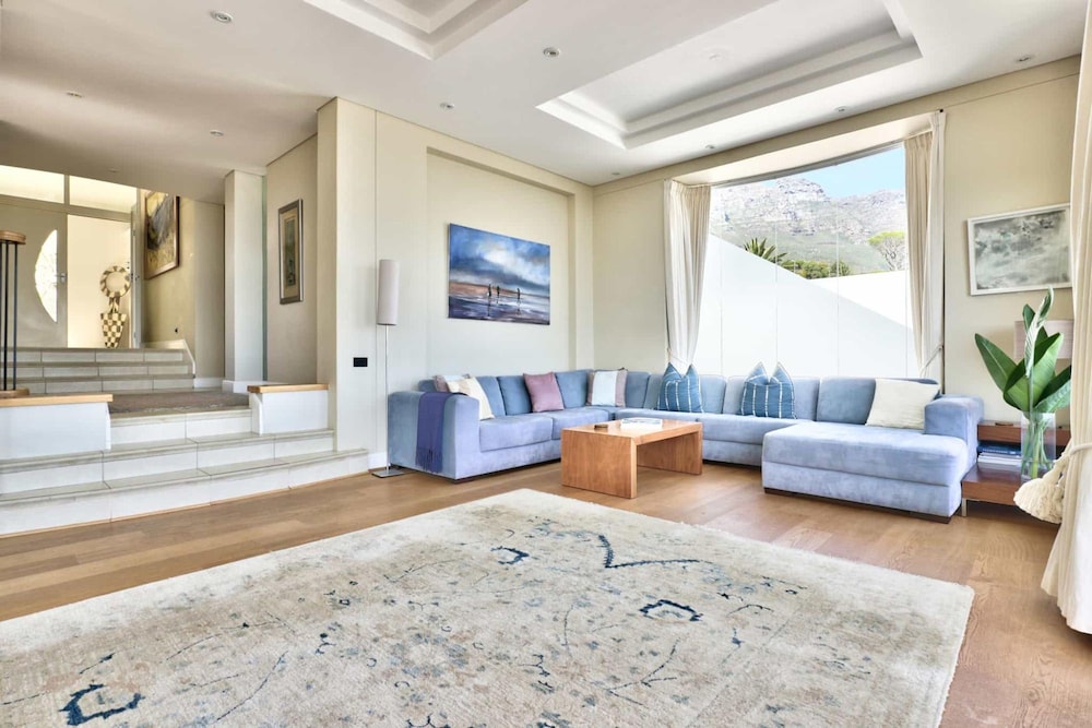 Camps Bay Home w Pool Garden Sea View Tree Villa