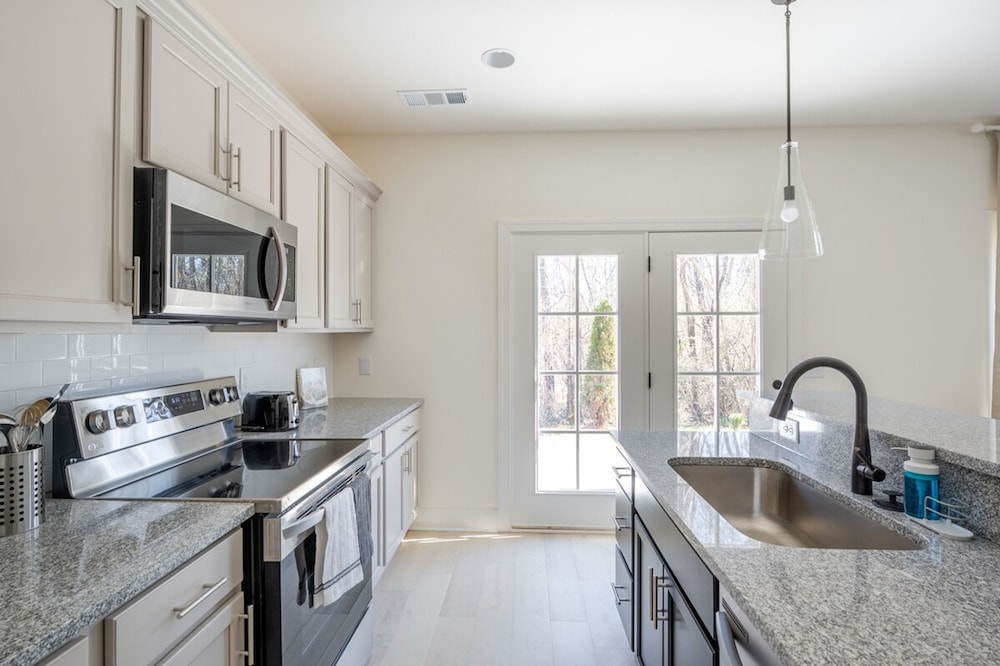 1 King 1 Queen 2 Double Garage Washer Dryer