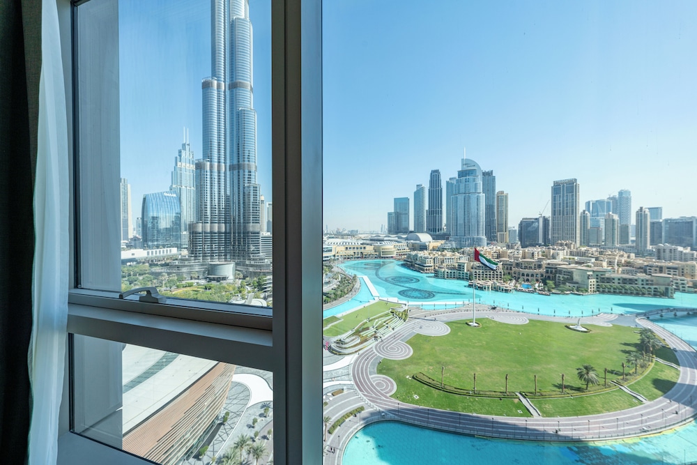 Full Burj Khalifa & Fountain View Show