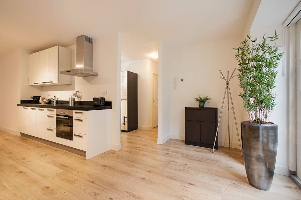 Canal Garden Apartment