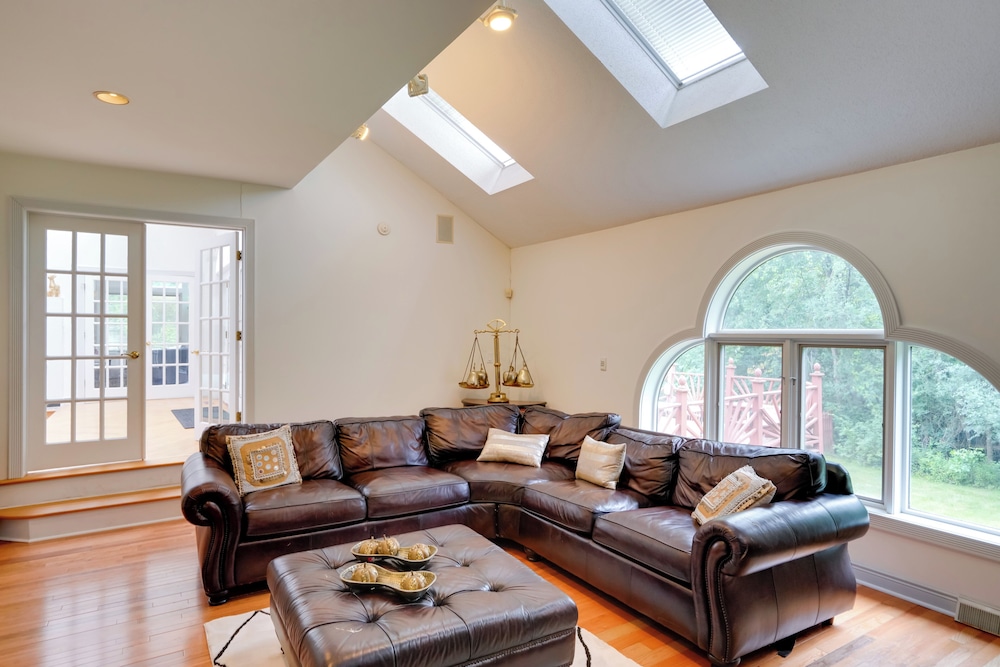 Luxury Mansion Rental w/ Rec Room in Niskayuna!