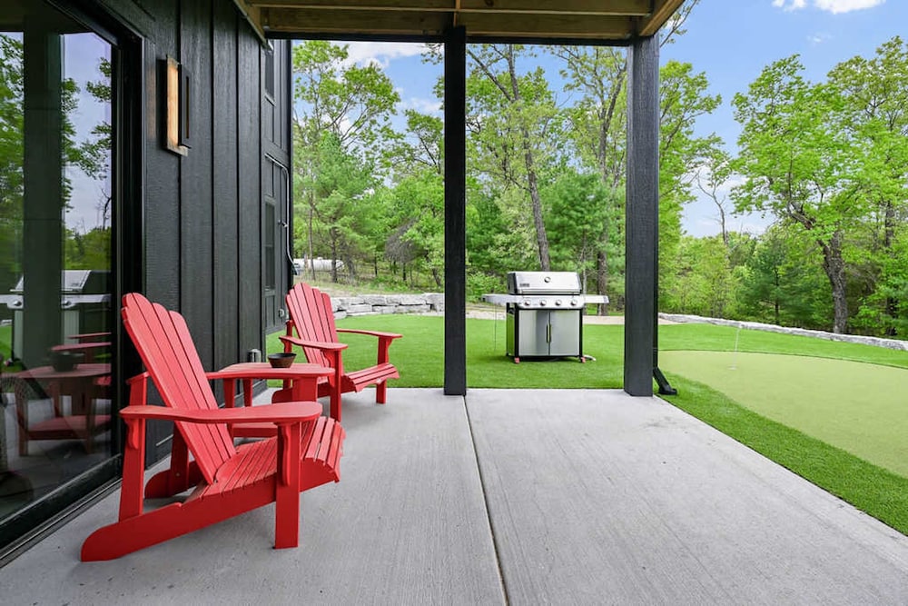 6BR Sand Valley Lodge With Hot Tub Bar Putting Green