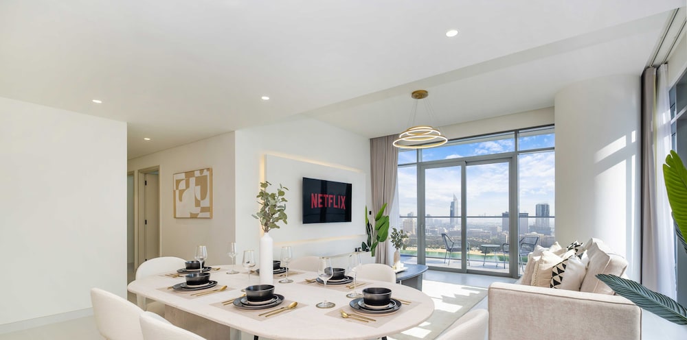 LUX The Marina Vista Beachfront Suite