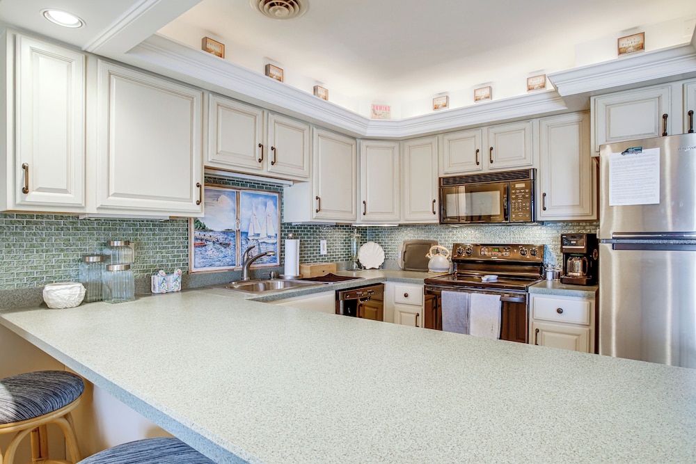 Ocean City Getaway w/ Balcony, Steps to Boardwalk!