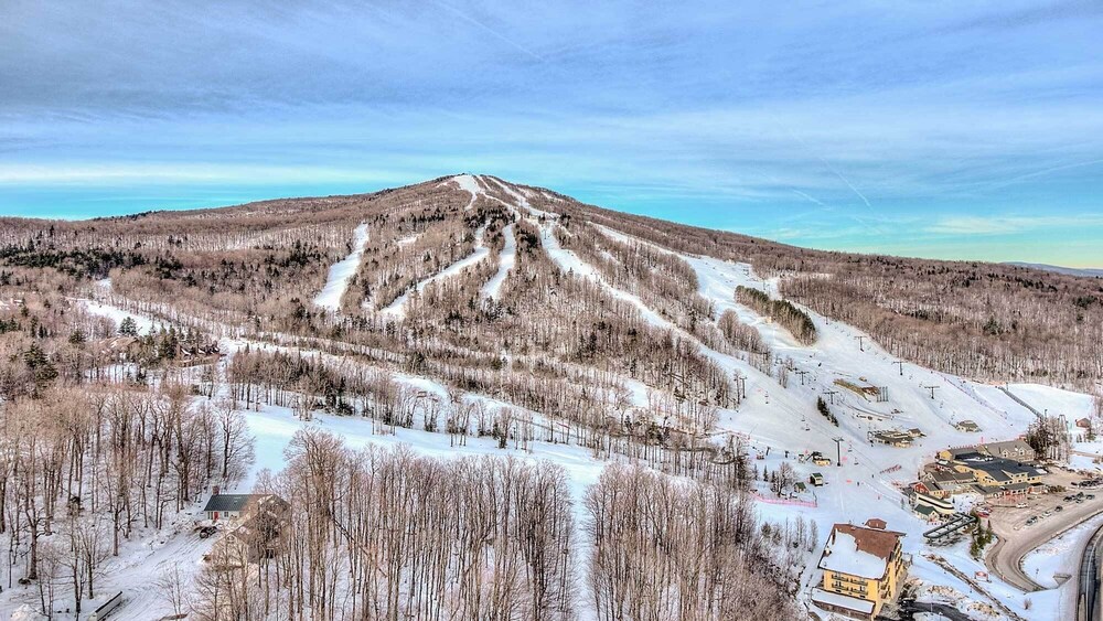 Renovated Ski-in/ski-out Peru Condo at Bromley Mtn view 5