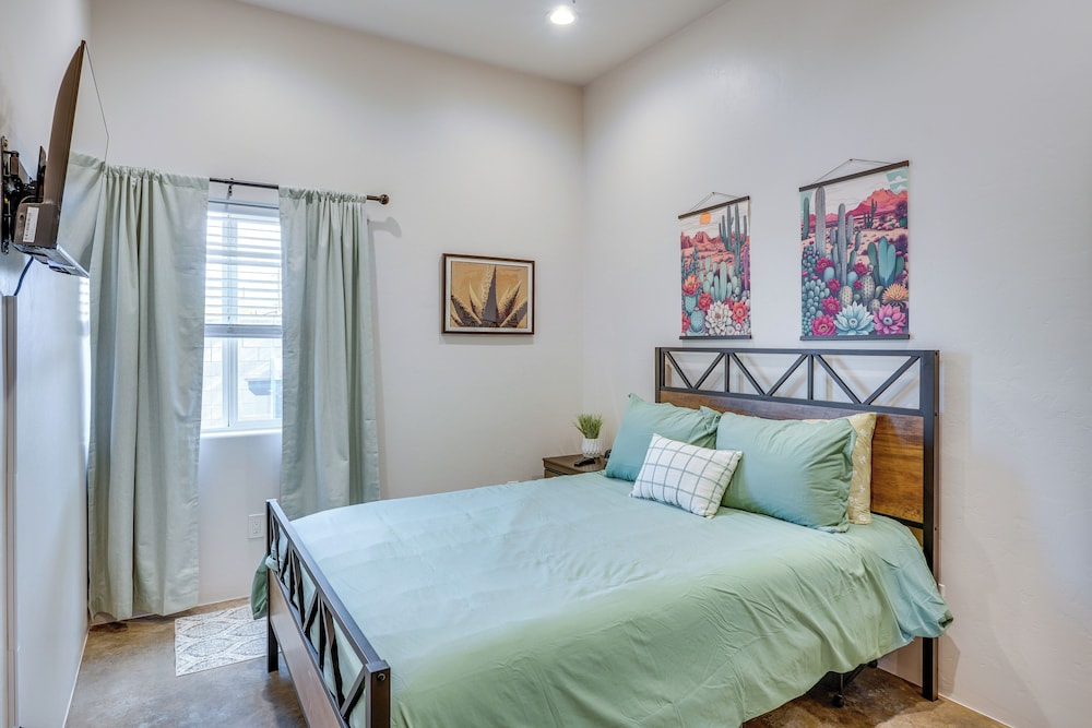 Patio & Shared Hot Tub: Tucson Fourplex Townhome!