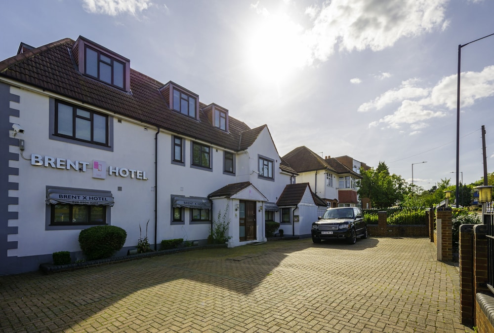 Harrow Vacations - The Brent Hotel - Property Image 4