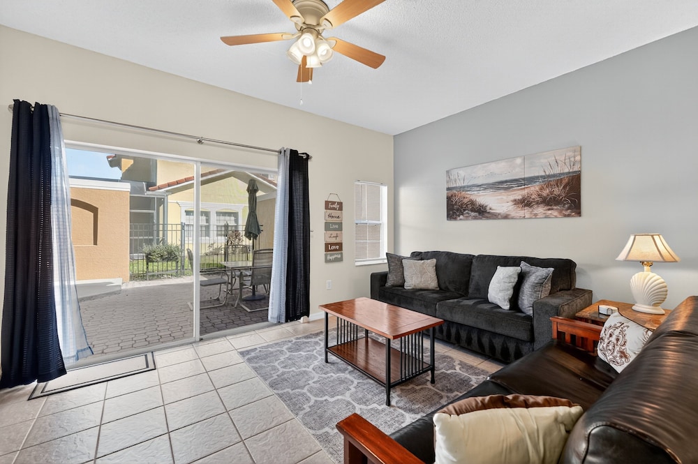 Modern Kissimmee Townhouse Near Disney 3 Bedroom Townhouse
