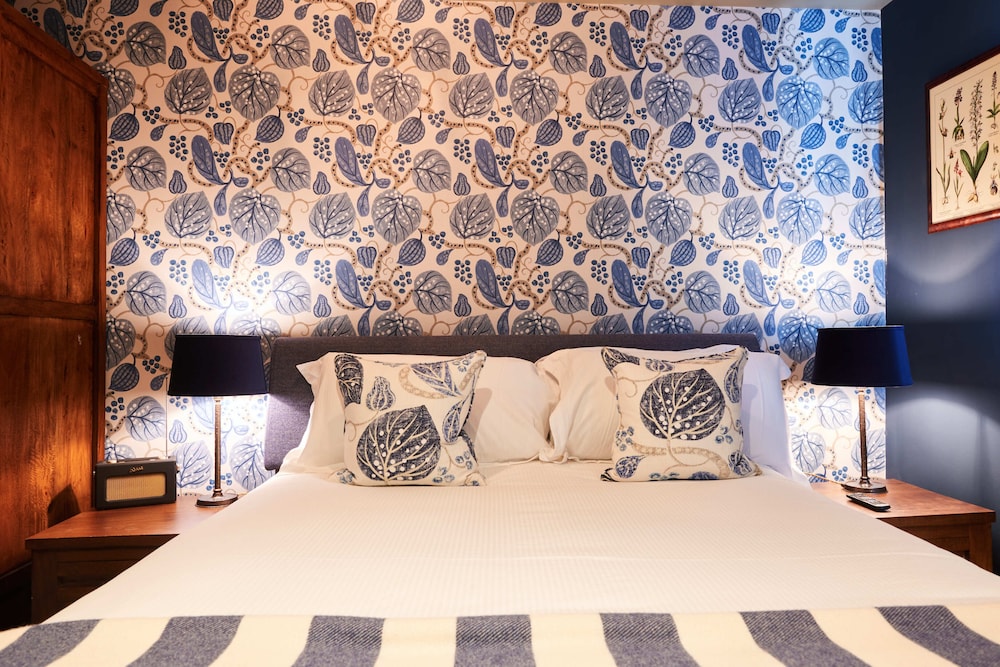Woodstock Vacations - Kings Arms Hotel - Property Image 2