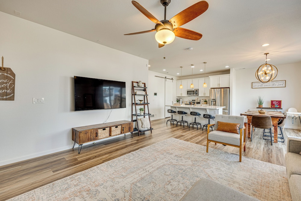 Bright Colorado Springs Home, 10 Mi to Dtwn!