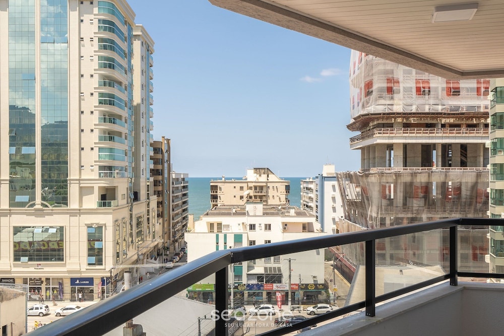 Apt With sea View and Barbecue in Itapema Gbl601