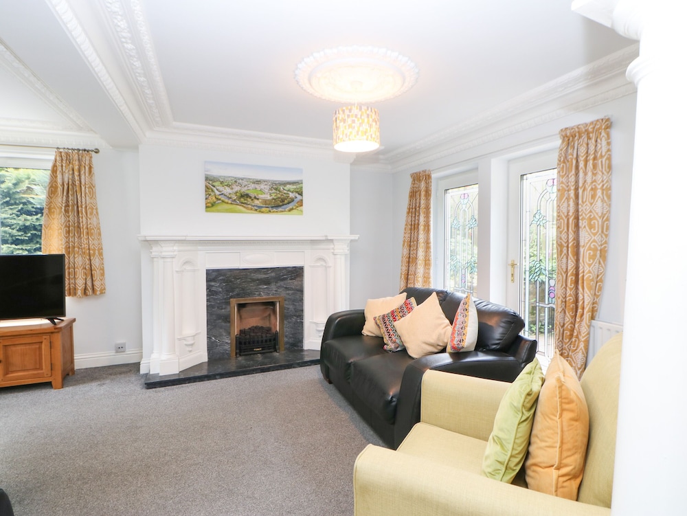 Bridgedown House