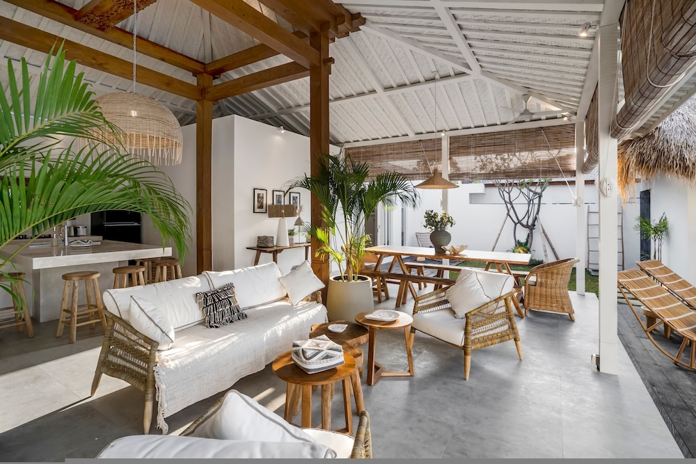 A Casa Di Renucci by Alfred in Bali - Brand New Stunning 5BR Villa Near Seminyak Beach