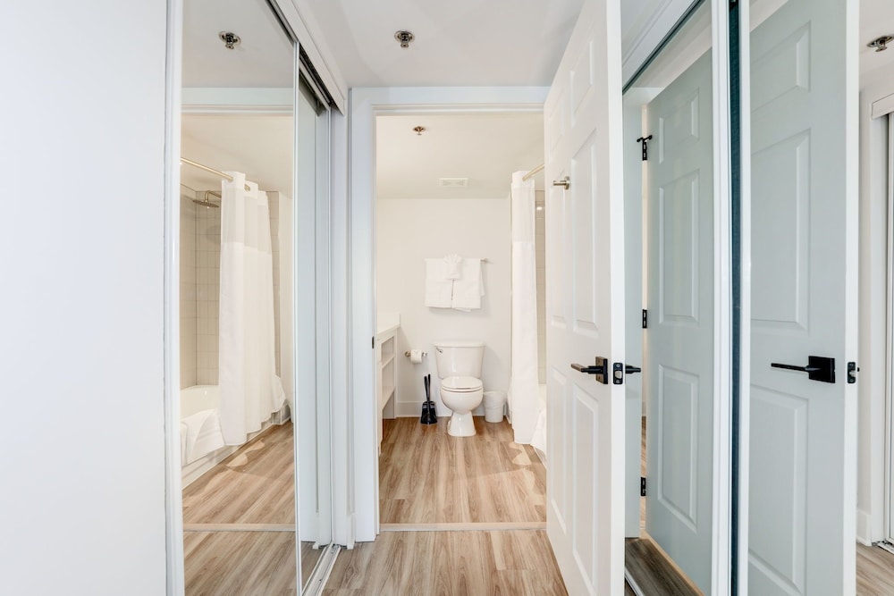 Elegant 2BR Apartment Minutes From DC