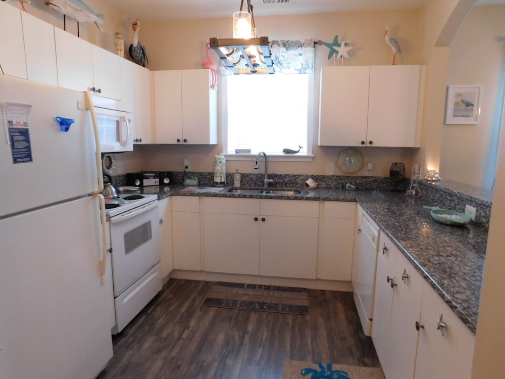 River Crossing #611 2 Bedroom Condo by RedAwning view 5