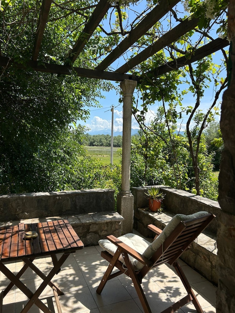 Lake House Puro