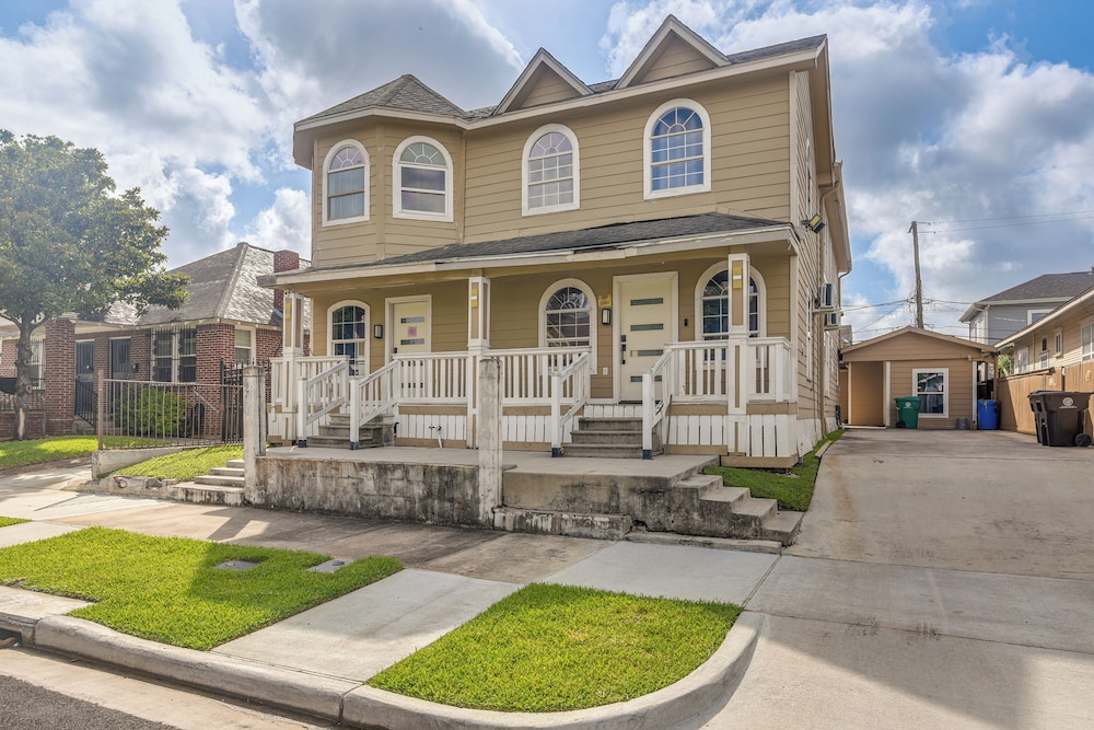 Walkable Apt 2 Mi to Dtwn: Houston Retreat!