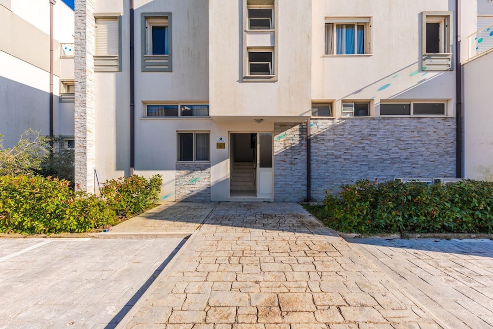 2-br Apartment by the Beach - Jasemin
