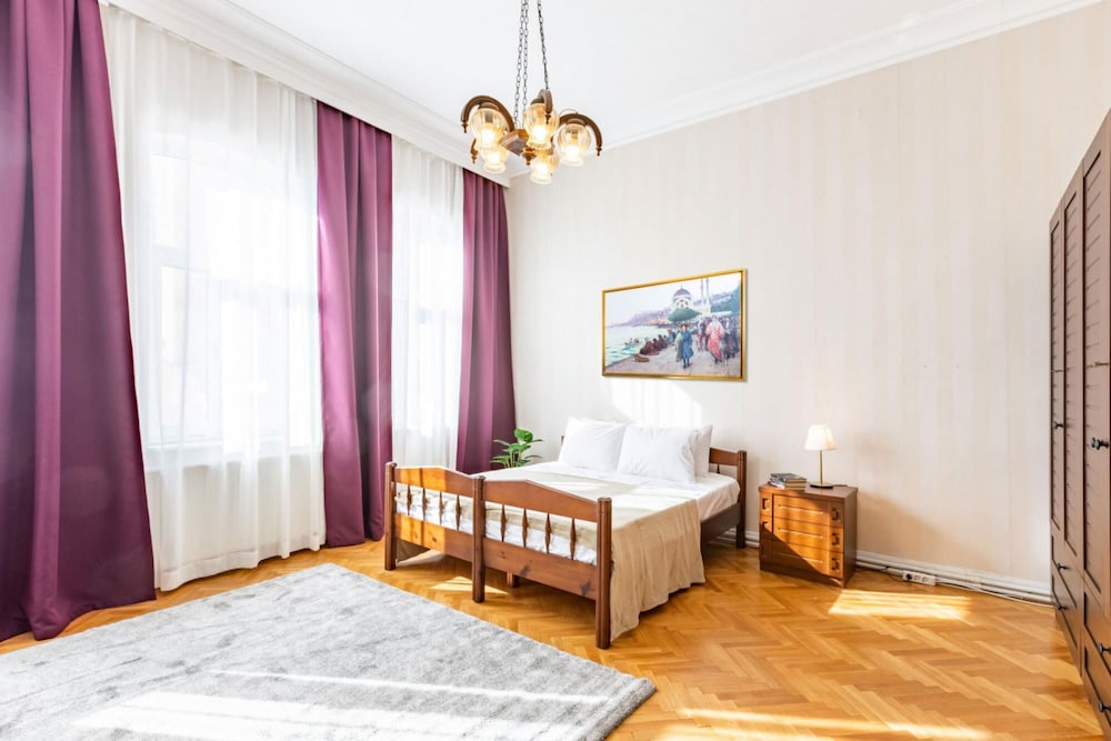 Missafir Historical Flat With Sea View in Beyoglu