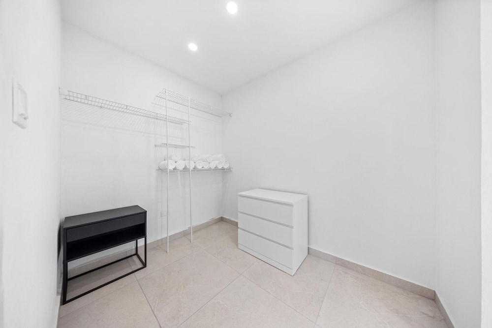 Brand NEW Villa Central Location Private Pool