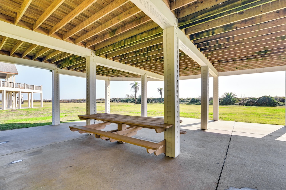 Beachfront Group Getaway on Bolivar Peninsula