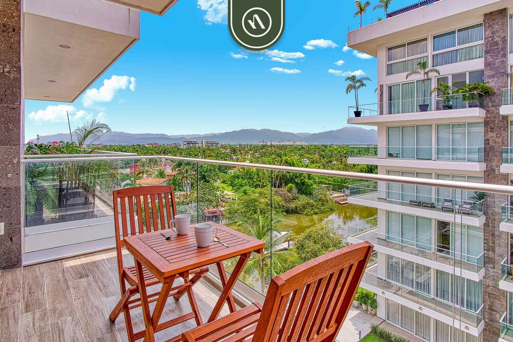 2BR Condo With Private Balcony - Padel Court