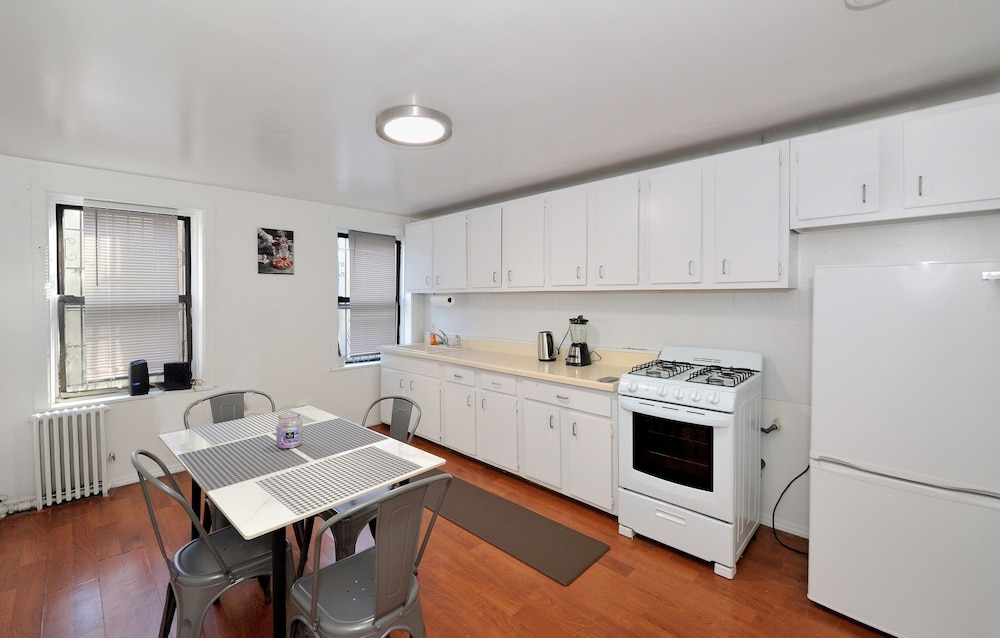 Cozy 2BR Apartment in the Heart of Chelsea