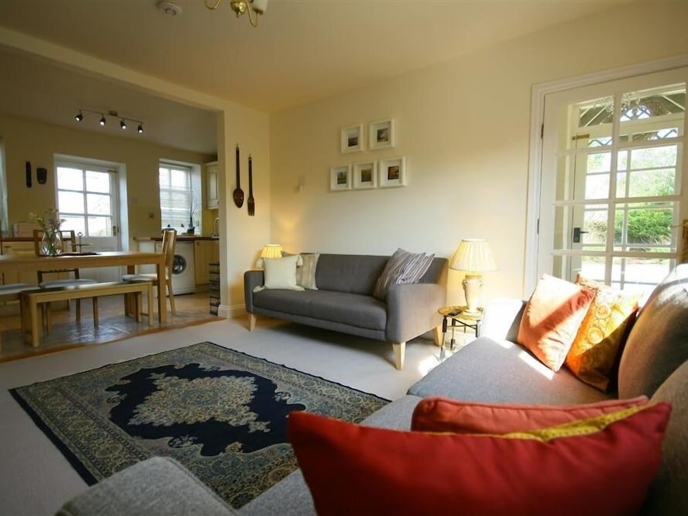 Honeysuckle Cottage view 4