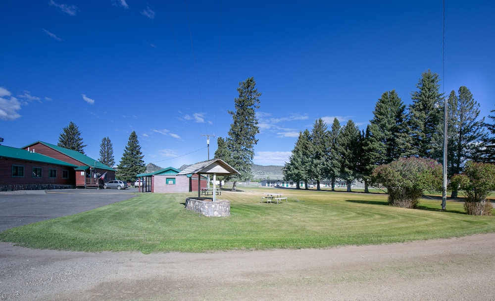 Sportsmans Lodge