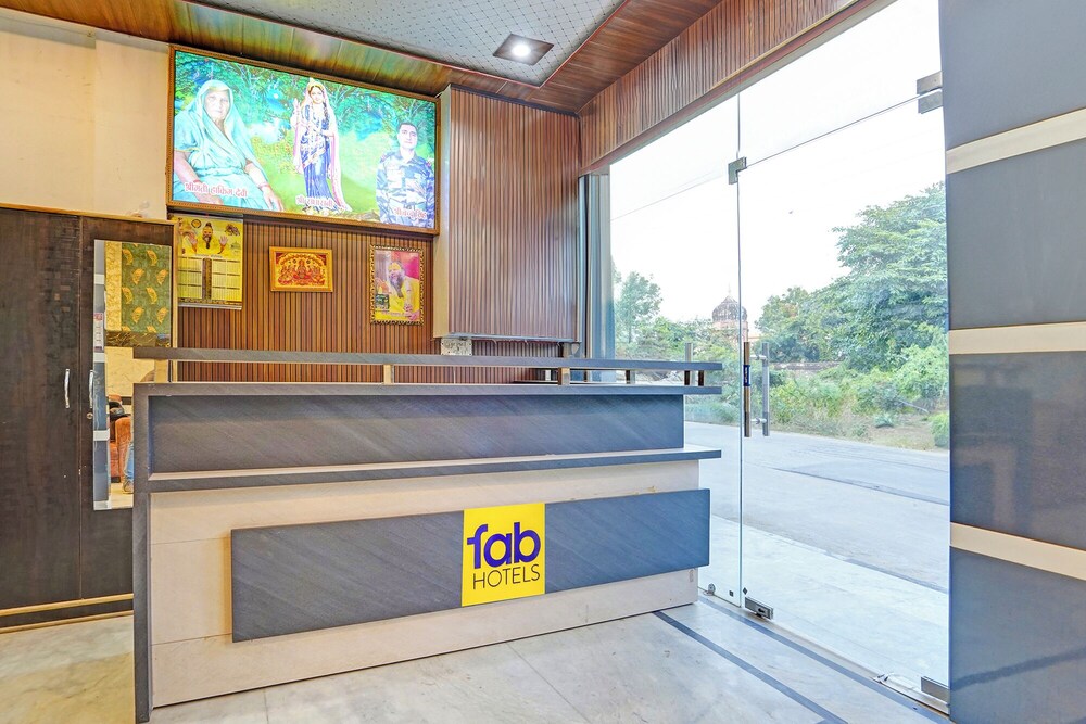 Fabhotel Radha Palace