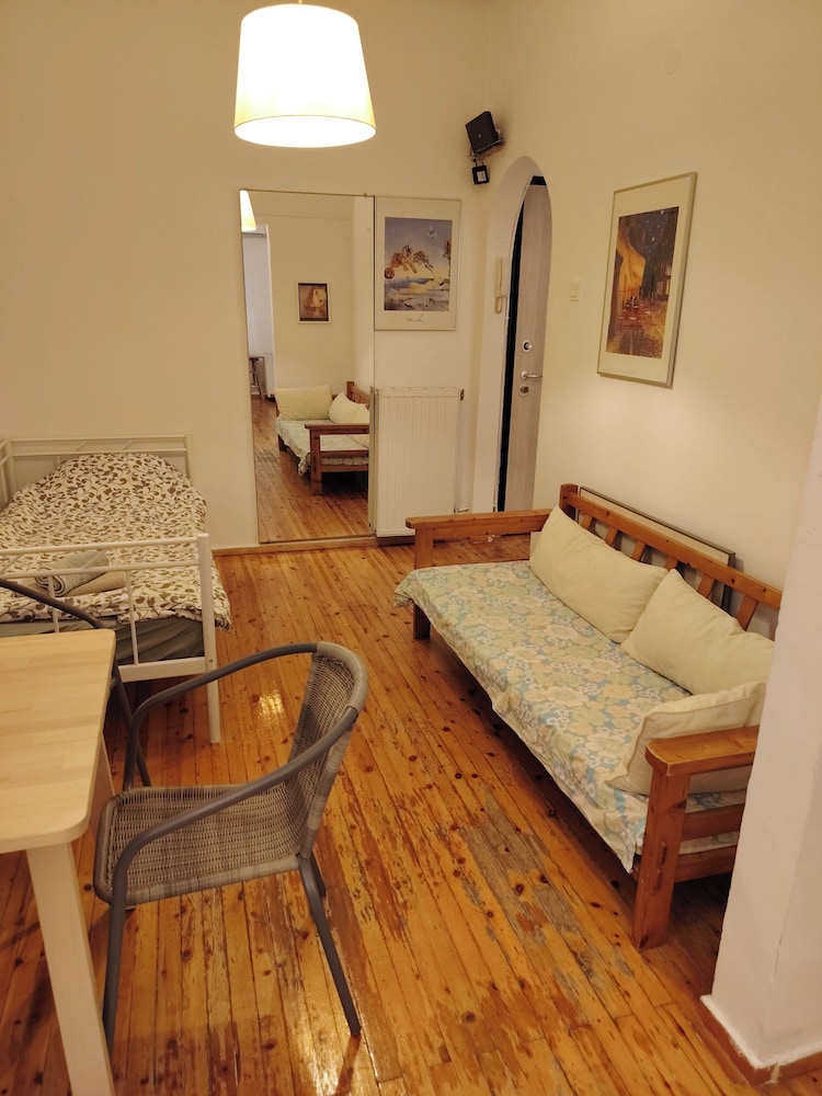 Large Studio/family Apartment