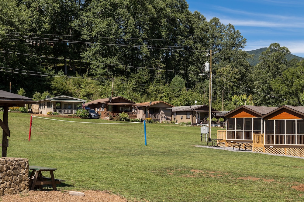 Sun Retreats Nantahala