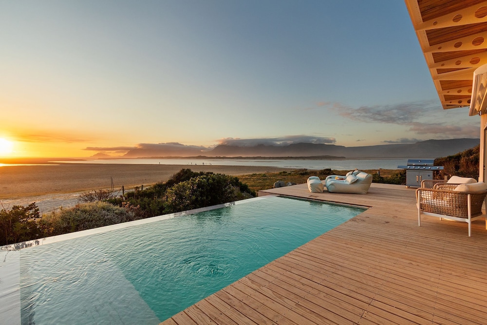Mbizi Lagoon House