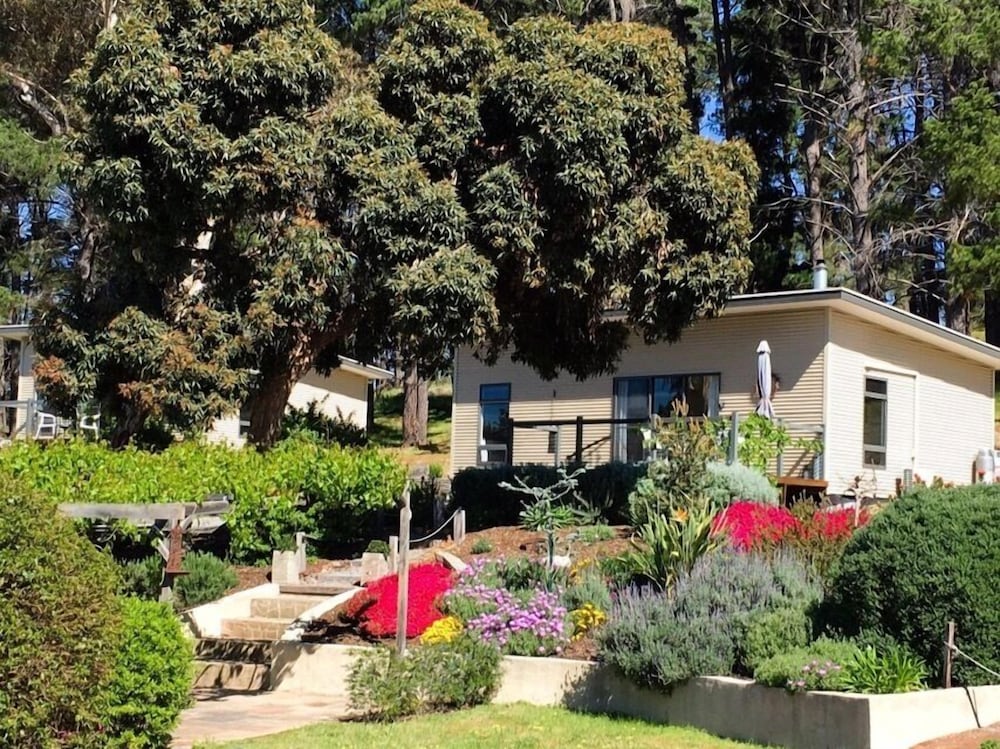 Karawatha Cottages B&B