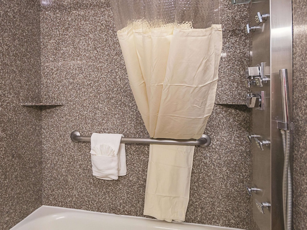 La Quinta Inn Suites by Wyndham Kingwood Houston IAH Airpt - Property Image 39