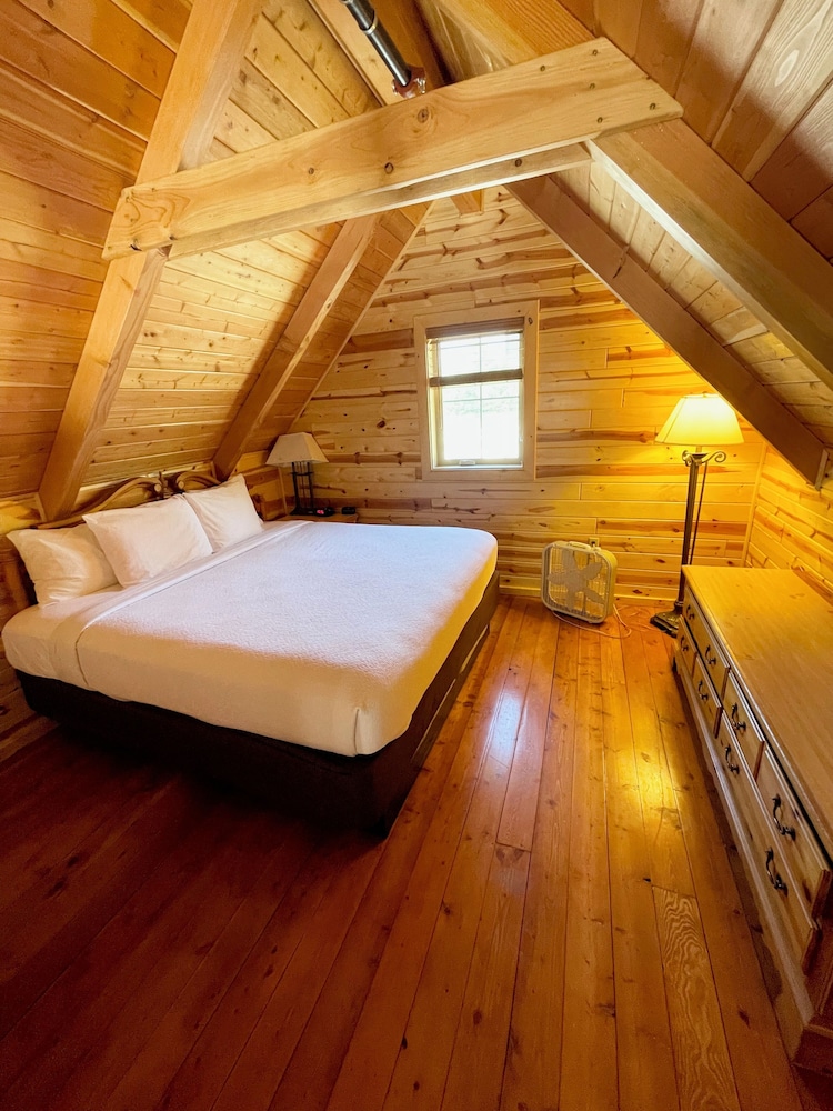 Cabins of Mackinaw