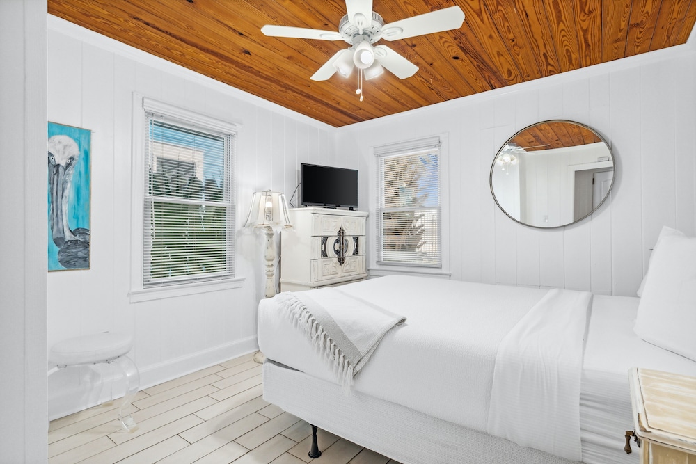 Beach House - Seaside Serendipity by PHG view 2