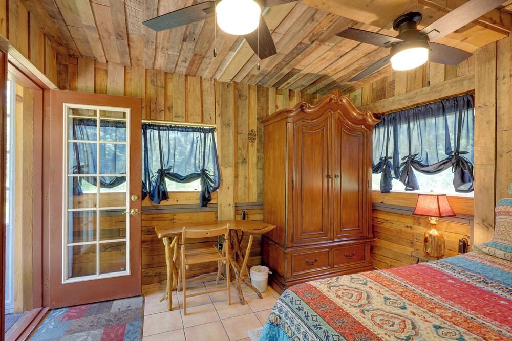 Glamping-style Cabin on 20-acre Farm Near Lutz!