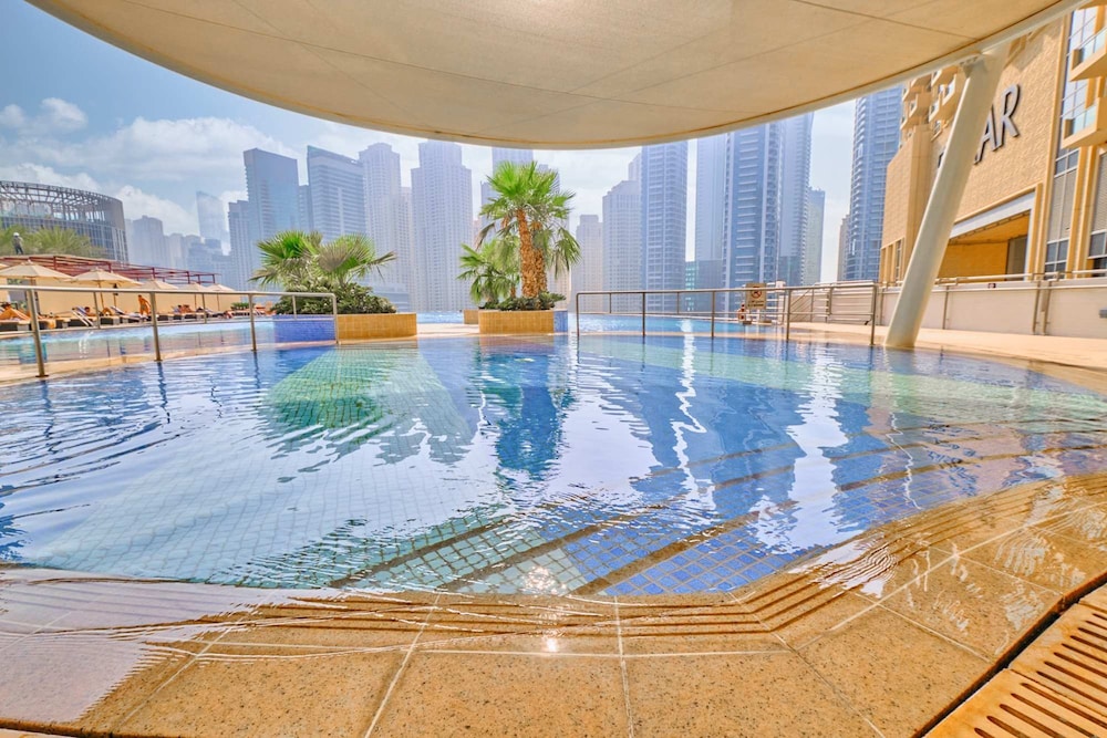 Grand Stay in This 1 Bedroom Flat That Sleeps 4