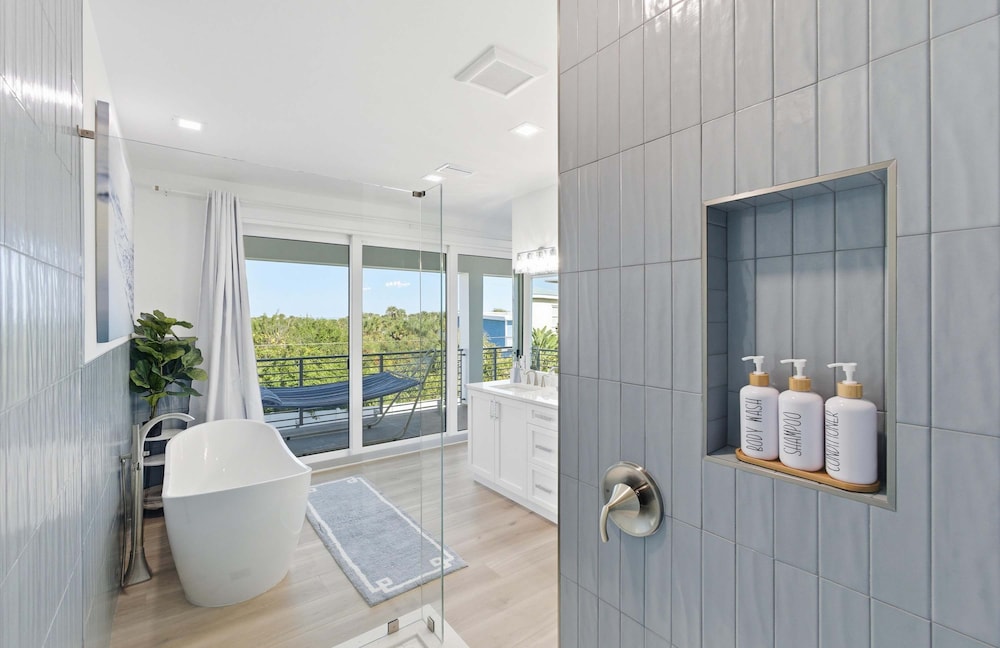 Ocean Views Beach Optional Heated Pool Spa