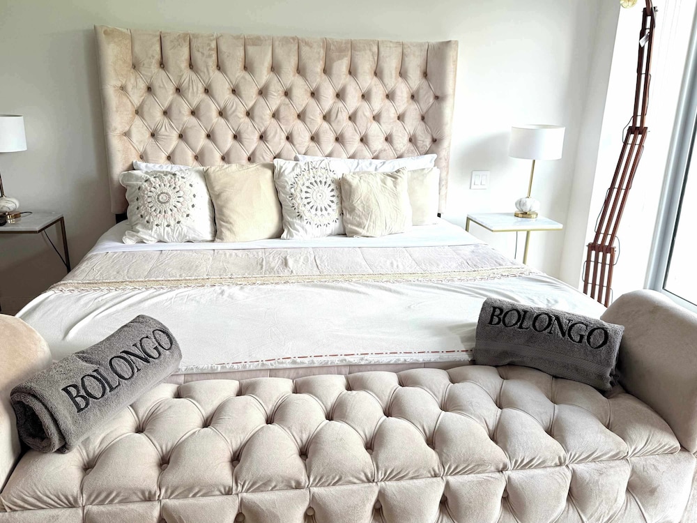 Bolongo: Your Exclusive Oceanfront Escape
