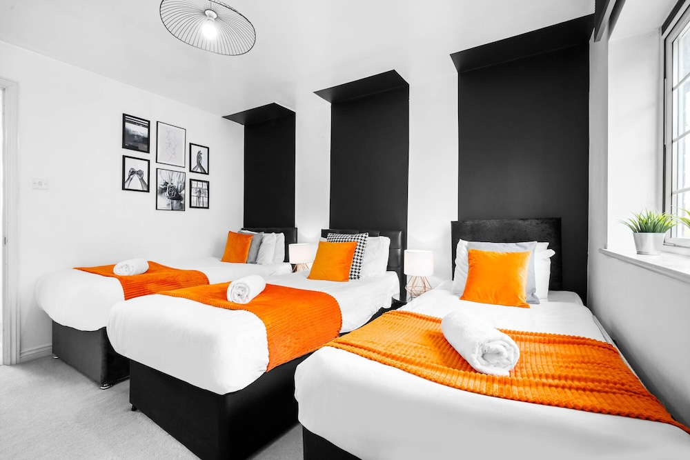 Superb Two Bedroom Duplex With Garden and Parking view 2
