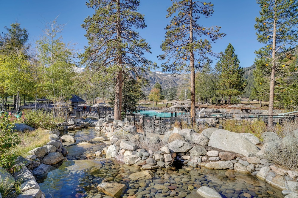 Lake Tahoe Vacations - Breathtaking Olympic Valley Gem: Walk to Chairlift - Property Image 7