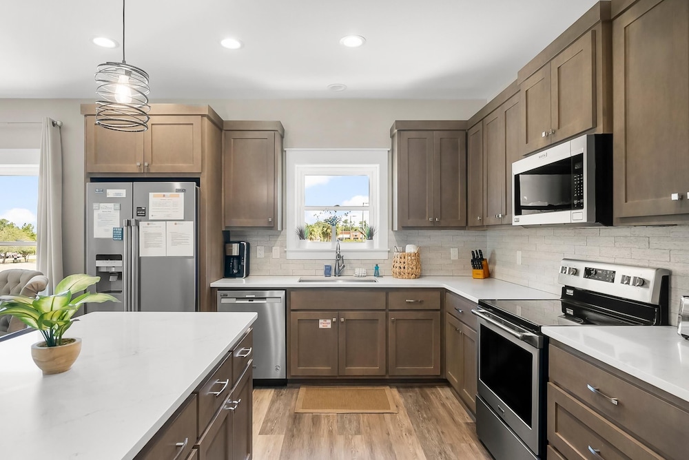 Pet Friendly Beach House - Marina View