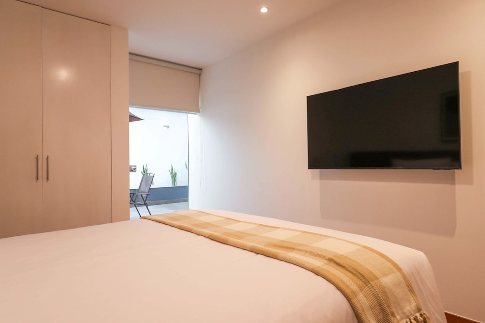 w Elegant 2BR w Spacious Terrace in Miraflores