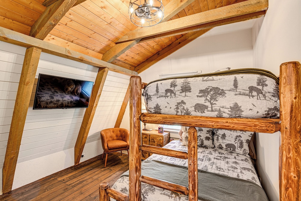 Peaceful Mt Juliet Cabin w/ Hot Tub & Fire Pit view 3