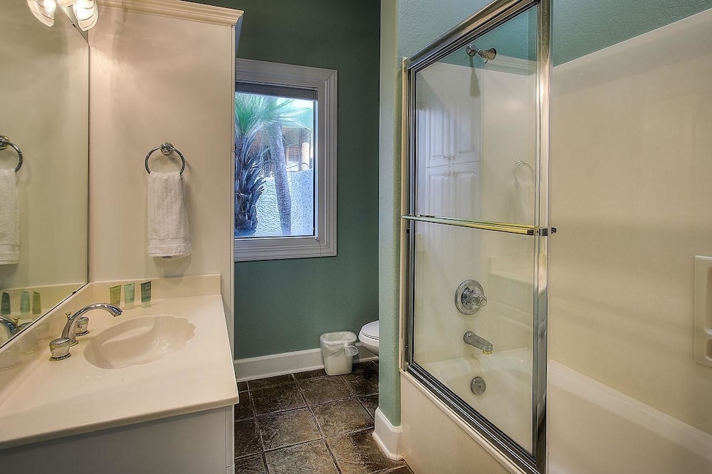 Vista Bella del Mar 5 Bedroom Holiday Home by Five Star Properties