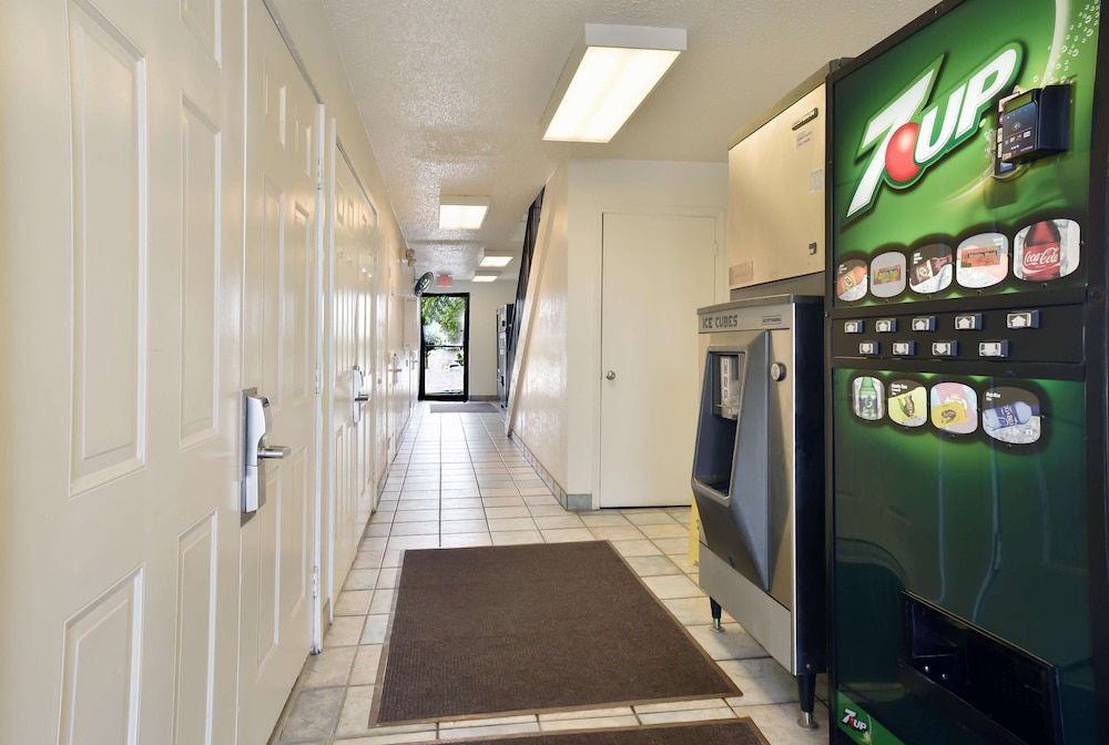 Motel 6 Saint Joseph, MO - Property Image 14