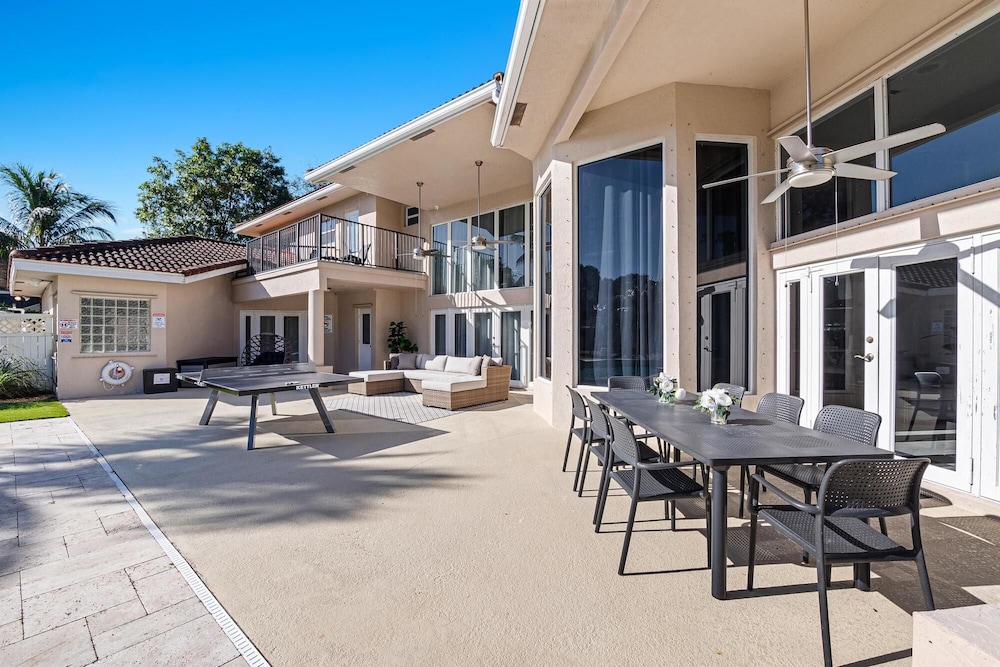 Luxurious 7-Bedroom Villa with Pool & Games