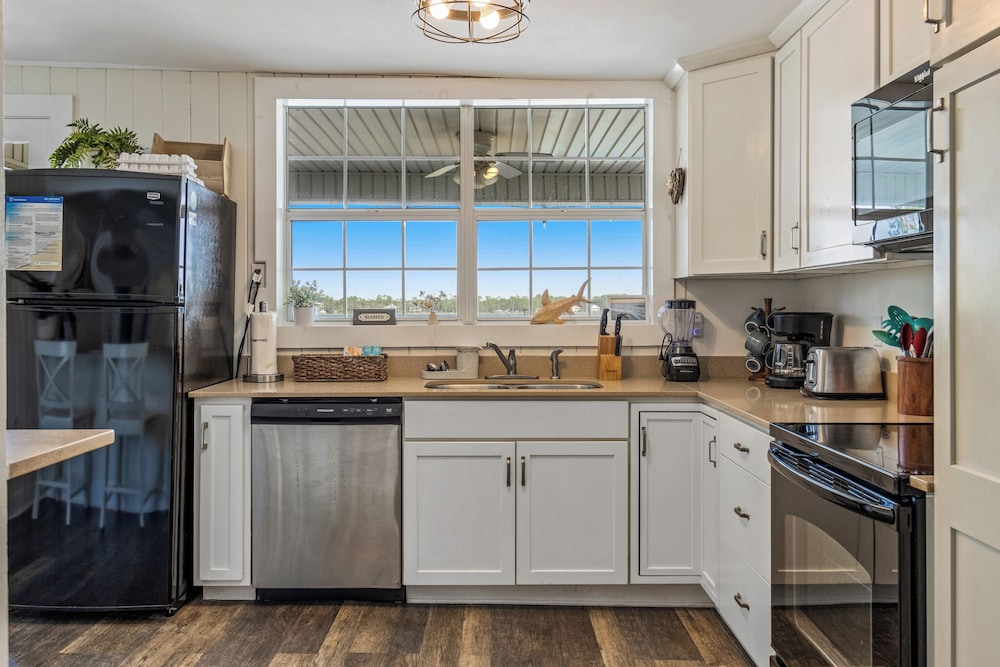 Serenity Shores by Southern Vacation Rentals